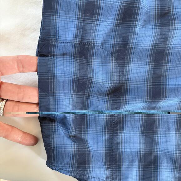 Eddie Bauer Women’s Blue Plaid Travex Roll Tab Sleeve Vented Shirt Size Large - Picture 9 of 16